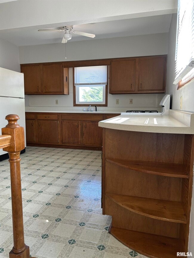 Building Photo - 405 Keller St