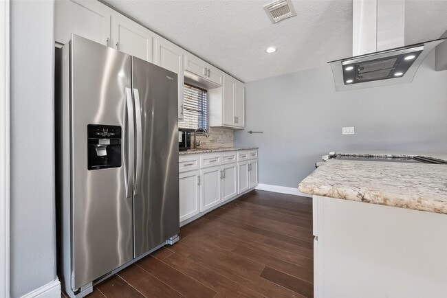 Building Photo - 17634 Huntersglen Cir