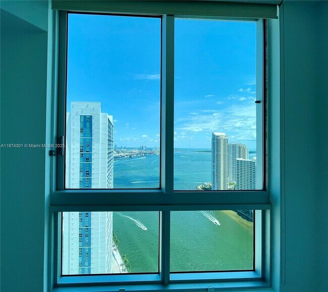 Building Photo - 300 S Biscayne Blvd