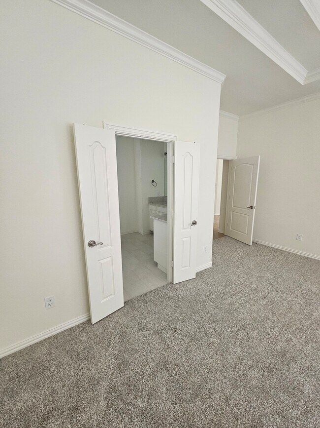 Building Photo - 1732 Auburn Dr