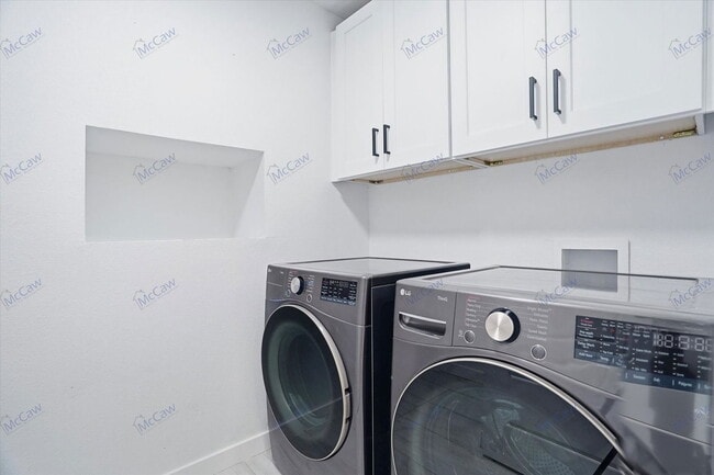 Building Photo - 2228 Goldenrod Ave