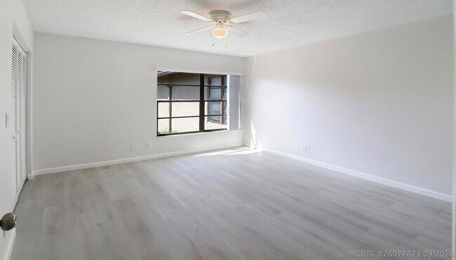 Building Photo - 2590 Coral Springs Dr
