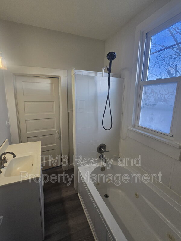 Building Photo - 819 N 9th St