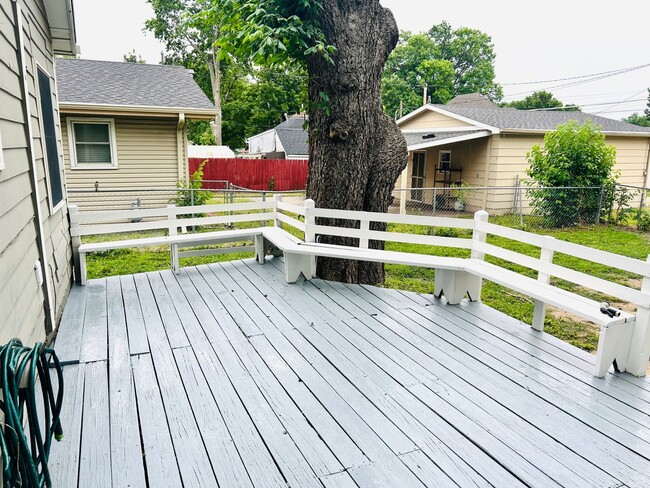 Building Photo - Cute Single Family Home, Great Location