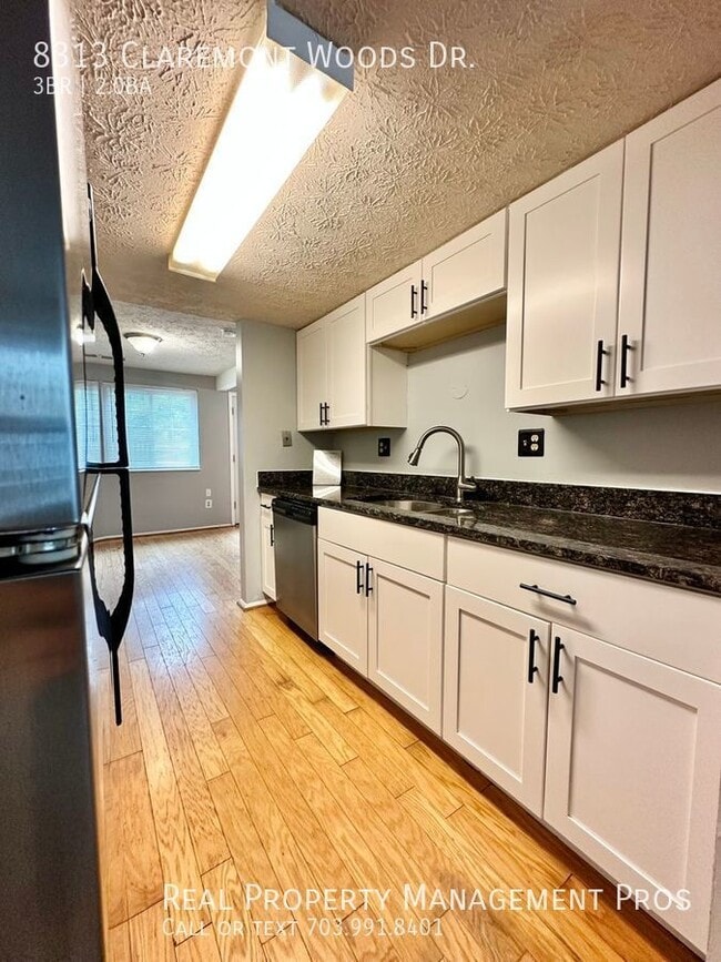 Building Photo - 8313 Claremont Woods Dr