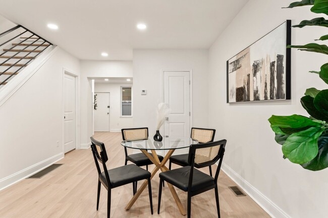 Building Photo - 1638 Latona St