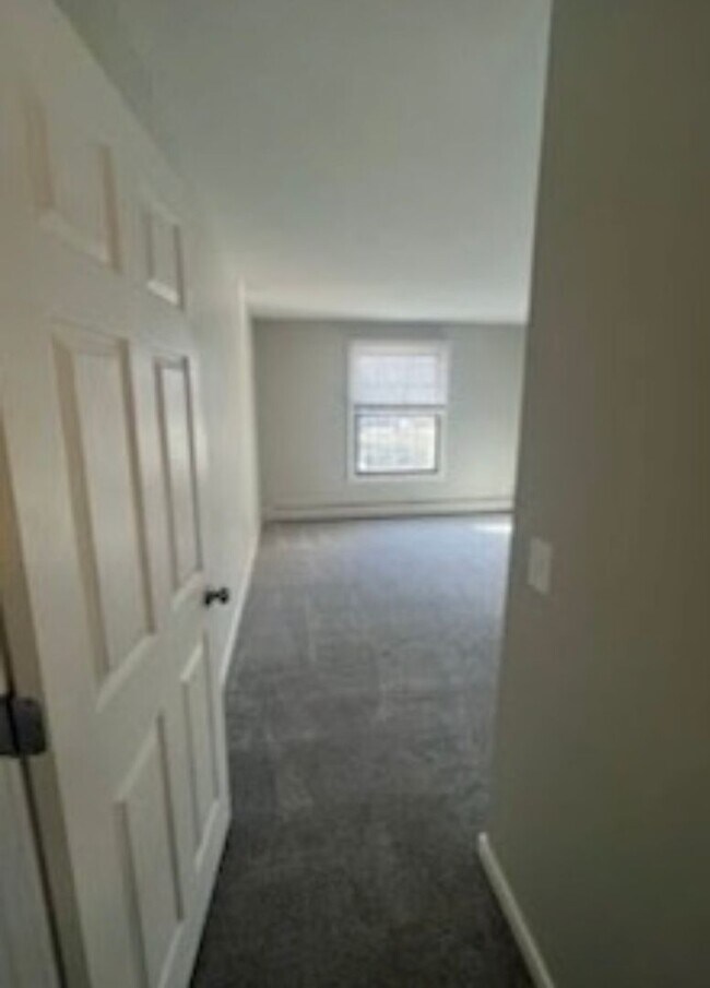 Building Photo - 1 Bedroom in Hopkins