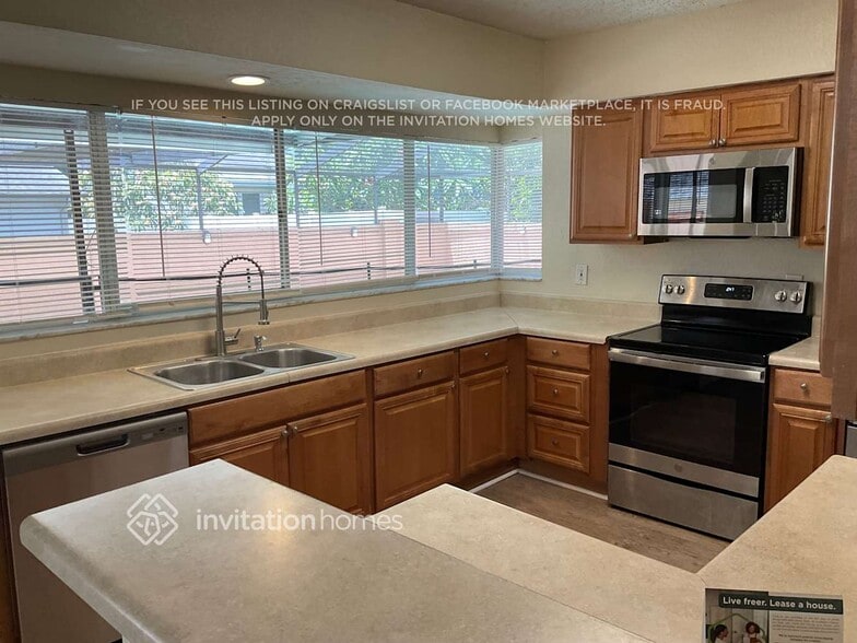 Building Photo - 7438 Oakvista Cir