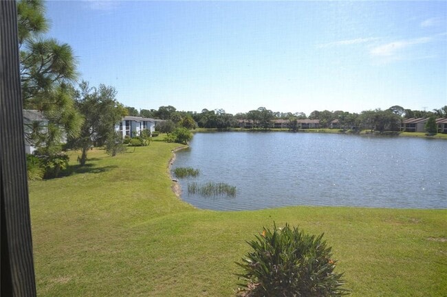 Building Photo - 336 Woodlake Wynde