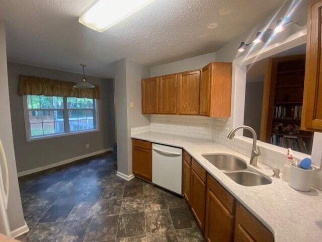 Building Photo - 158 Amber Trce