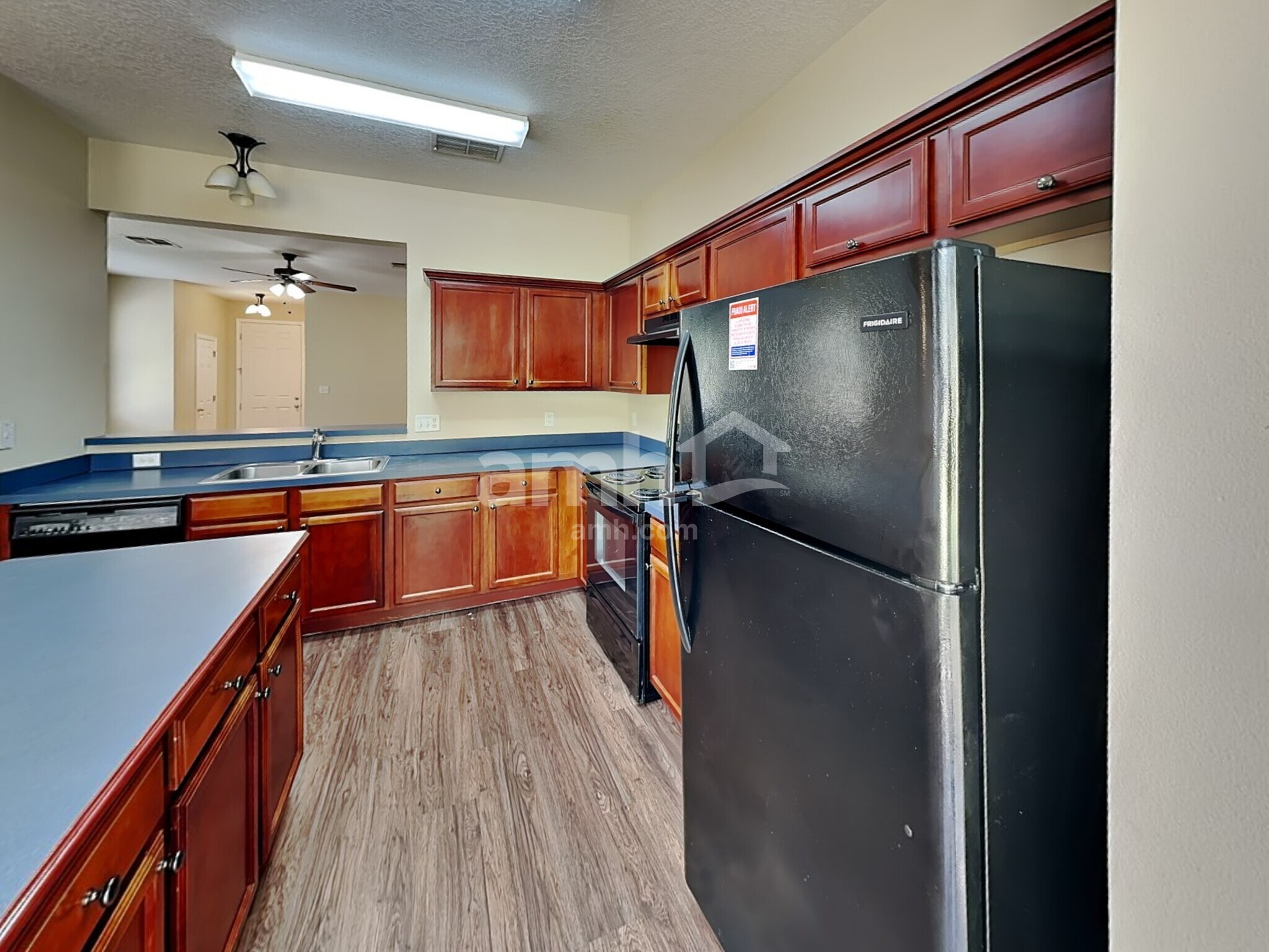 Building Photo - 517 Vicks Landing Dr