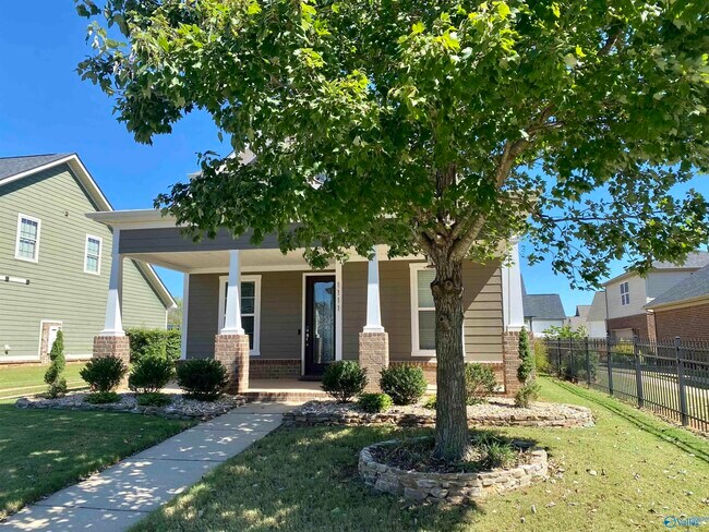 Building Photo - 1111 Pegasus Dr NW