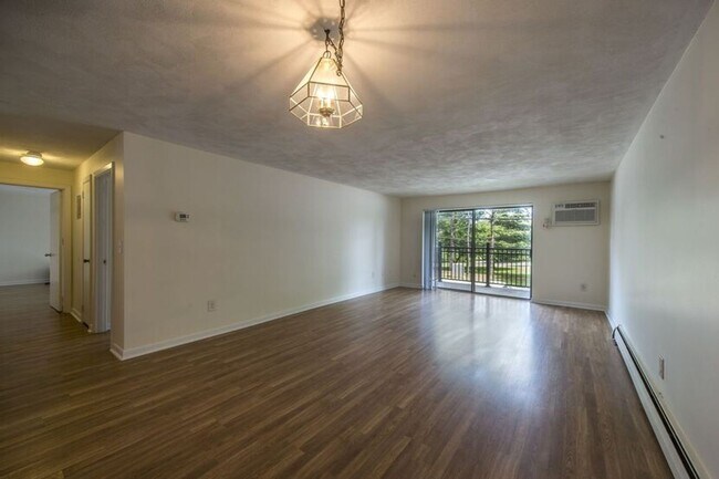 Building Photo - 2-Bed  w/ h & hw