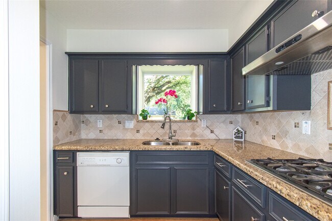 Building Photo - 822 Red Rock Canyon Dr
