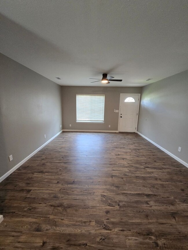 Building Photo - 3bd 1.5Ba Townhouse Farmington, MO
