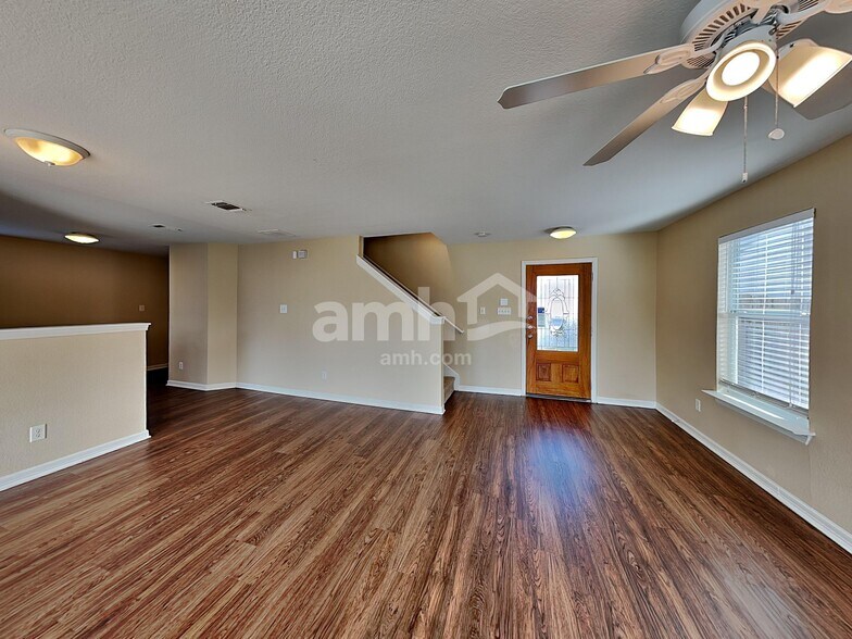 Building Photo - 9742 Liberty Grn