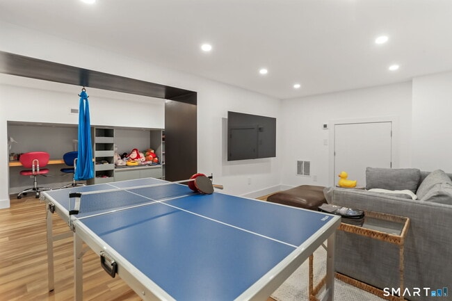 Building Photo - 3 Riverview Rd