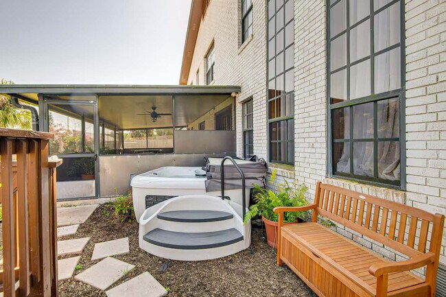 Building Photo - 9 Francis St