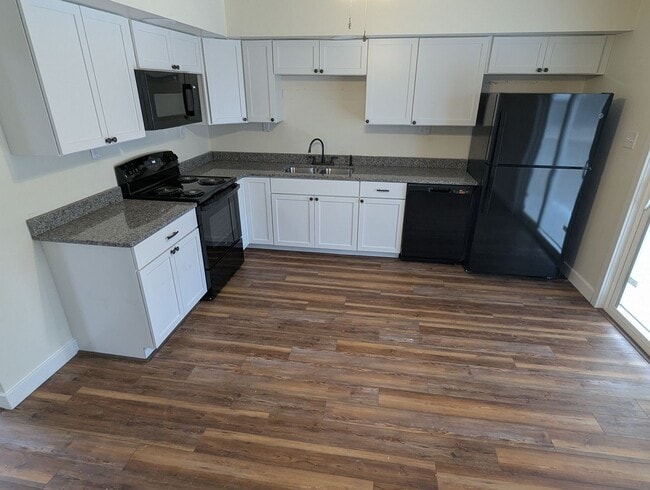 Building Photo - Fully Renovated 3 Bedroom Ranch