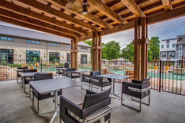 Building Photo - 2609 La Altura Ln