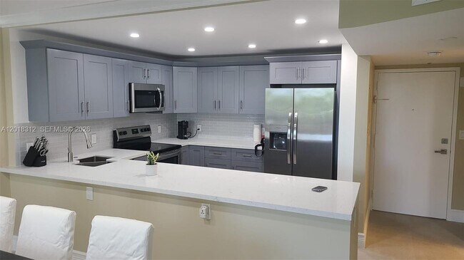 Building Photo - 100 Golden Isles Dr