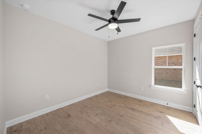 Building Photo - New All Brick 4 Bedroom in Niceville!