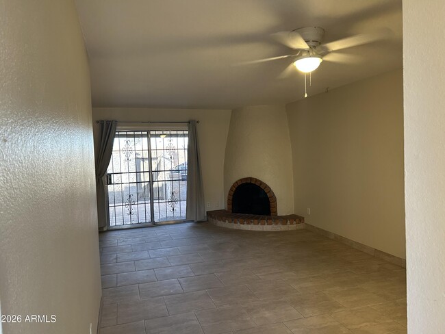 Building Photo - 925 E Beryl Ave