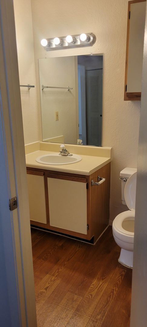 Building Photo - Large one bedroom condo