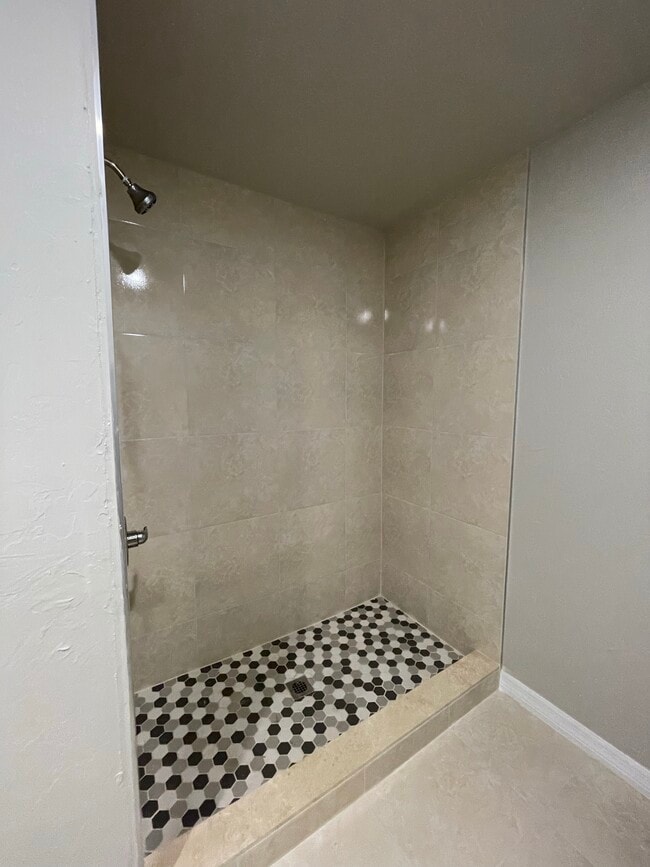 Building Photo - 11430-32 Kimble Dr - Quad