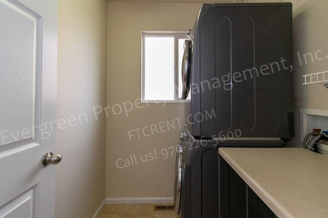 Building Photo - 2214 Bow Side Dr