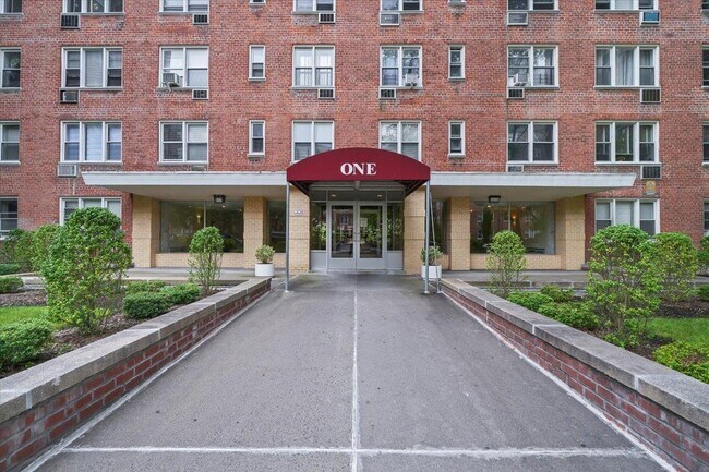 Primary Photo - 1 Sadore Ln