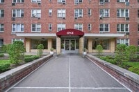 Building Photo - 1 Sadore Ln