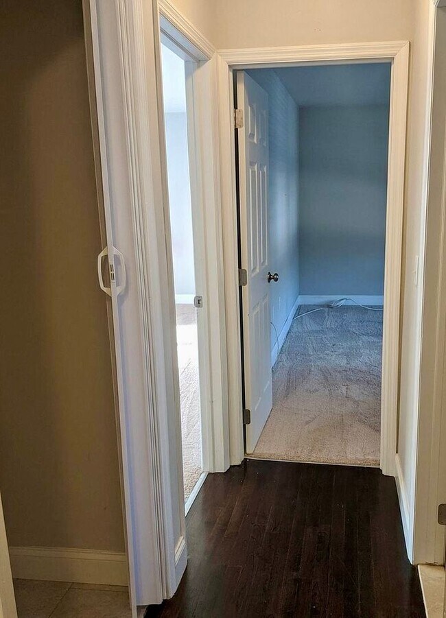 Building Photo - 254 Upland Ave