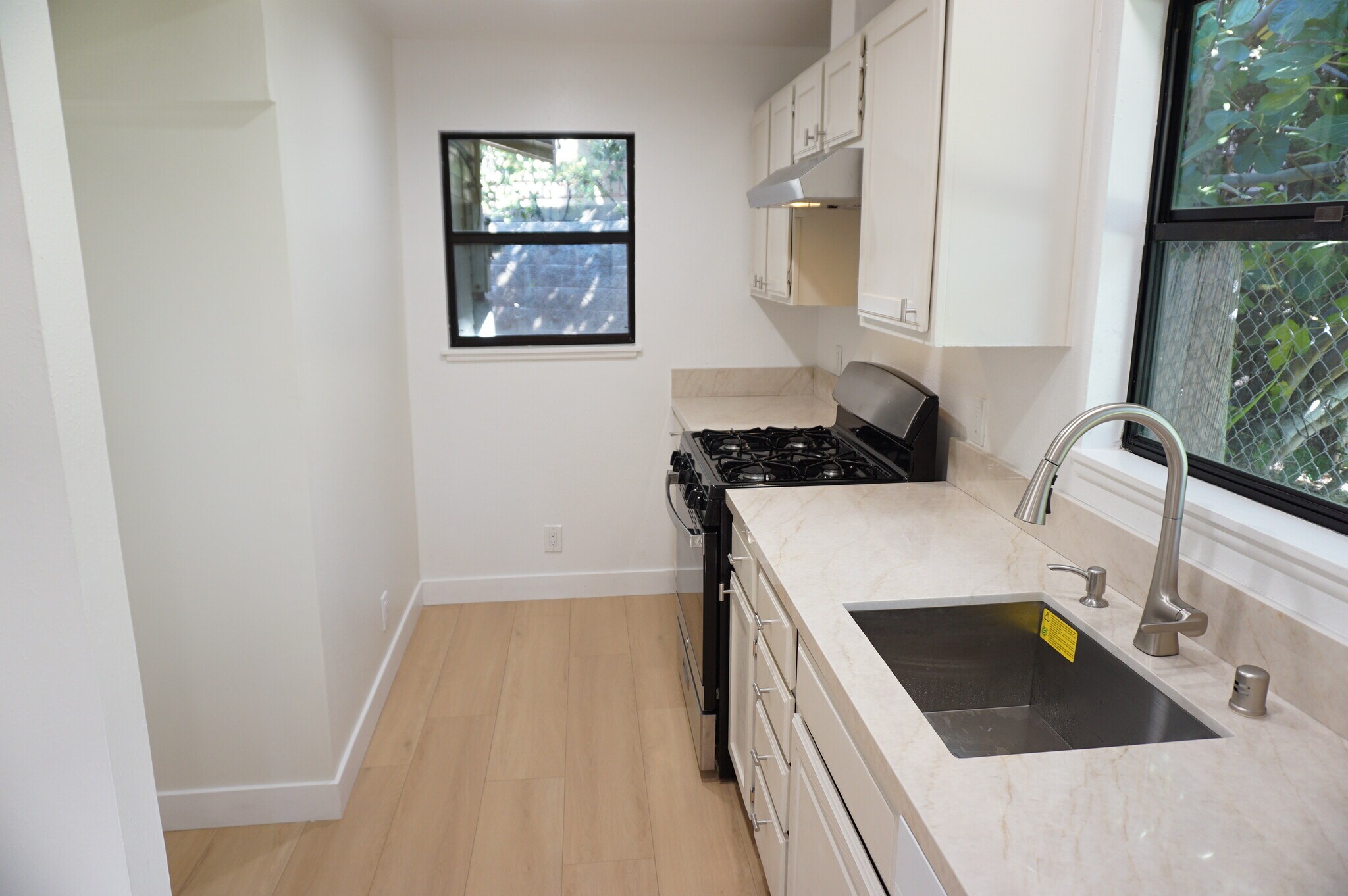 Building Photo - 3948 Pennsylvania Ave