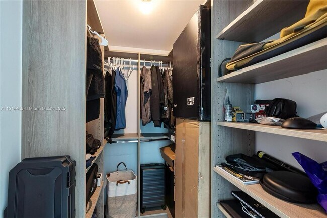 Building Photo - 650 NE 32nd St