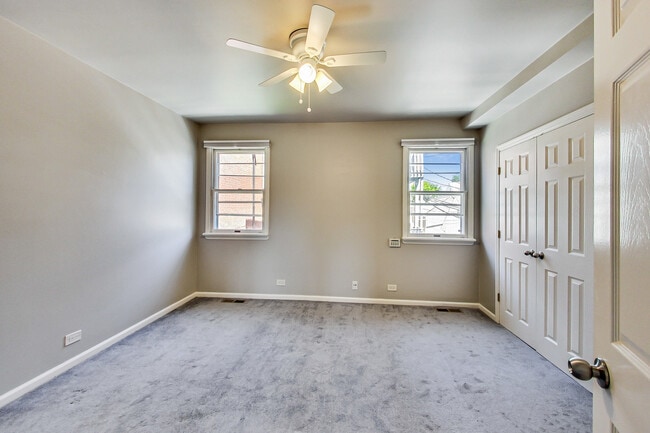Building Photo - 1415 W Barry Ave