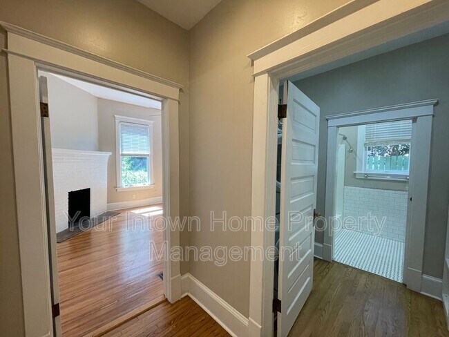 Building Photo - 156 Waverly Way NE