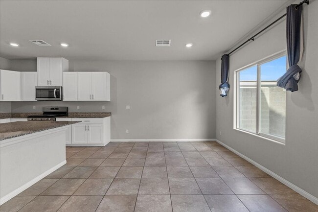 Building Photo - Expansive, Luxurious 5-Bedroom Oasis with ...