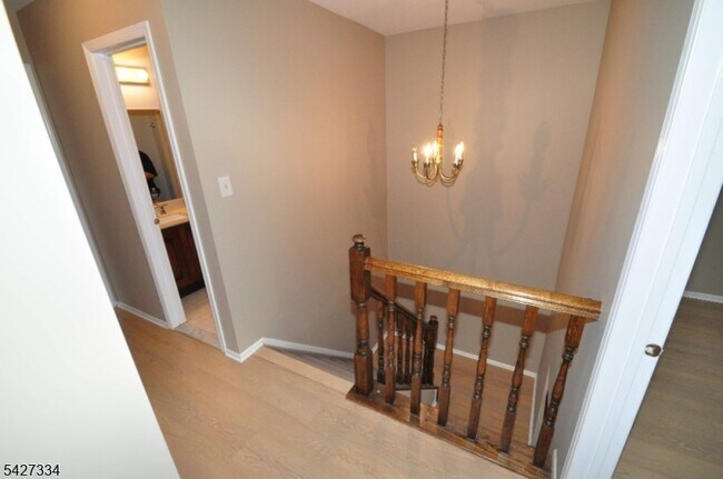 Building Photo - 352 Greenbriar Dr