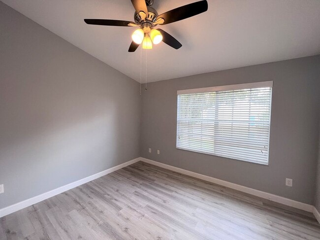 Building Photo - 2/2.5 in Chase Townhomes