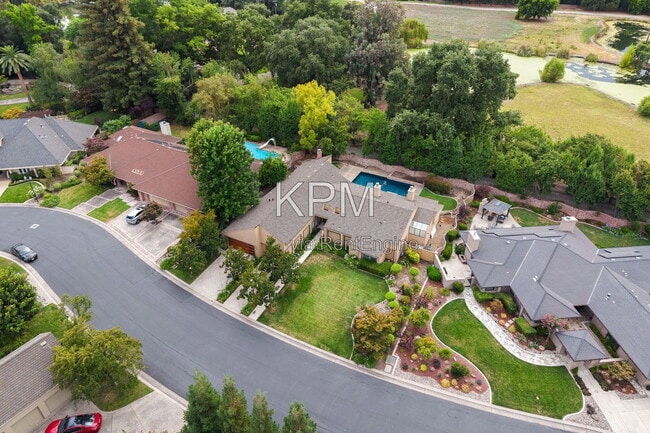 Building Photo - 3342 Cove Cir