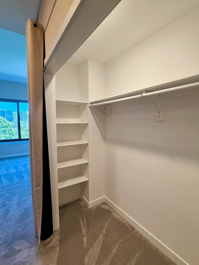 Building Photo - Corner Unit With Views