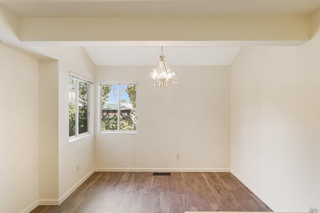 Building Photo - 7 Meridian Cir