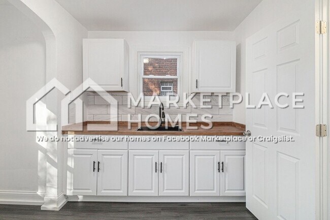 Building Photo - 15033 Hartwell St