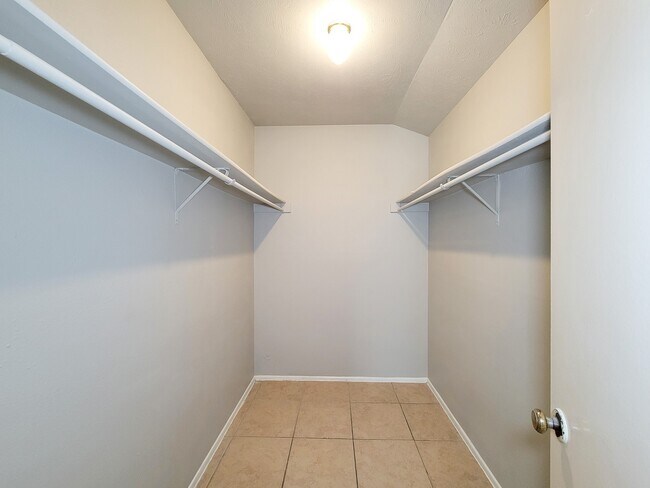 Building Photo - 24202 4 Sixes Ln