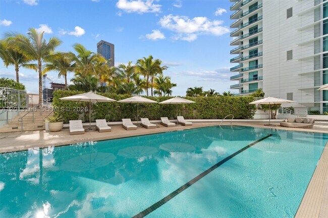 Building Photo - 900 Biscayne Blvd