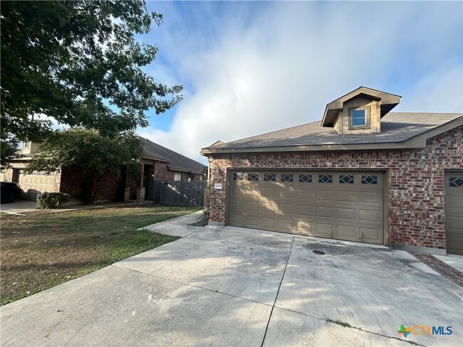 Building Photo - 295 Rosalie Dr
