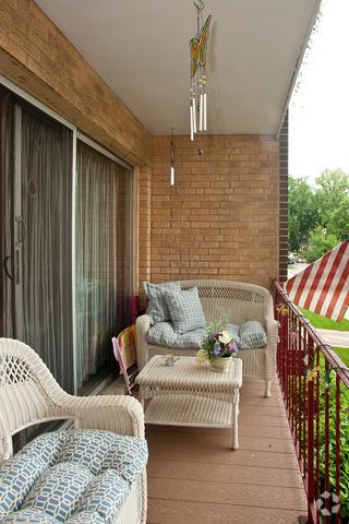 Outdoor Area - 175 N Kenilworth Apartments