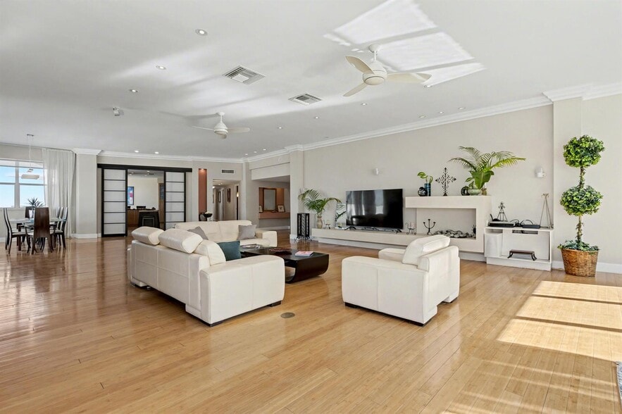 Building Photo - 3430 Galt Ocean Dr