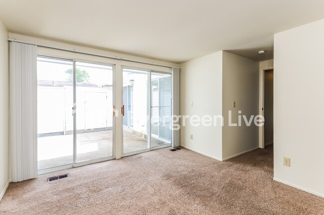 Building Photo - 5887 Troy Villa Blvd